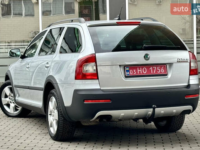 Серый Шкода Октавия Скаут, объемом двигателя 2 л и пробегом 175 тыс. км за 12999 $, фото 2 на Automoto.ua