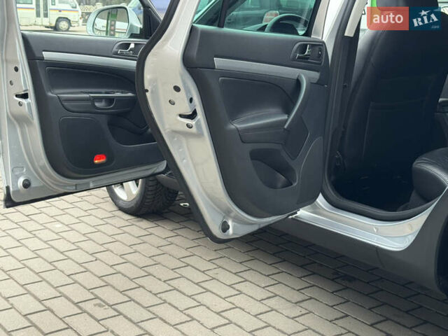 Серый Шкода Октавия Скаут, объемом двигателя 2 л и пробегом 175 тыс. км за 12999 $, фото 60 на Automoto.ua