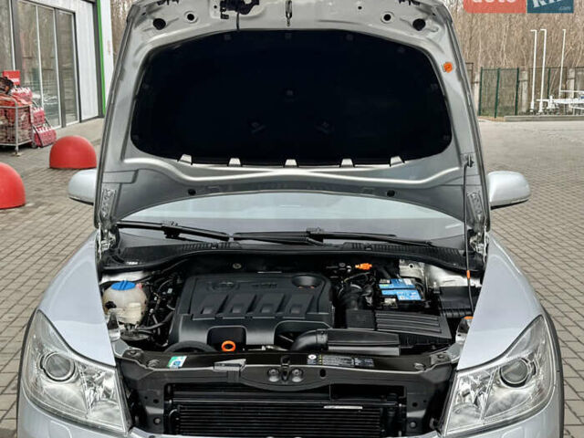 Серый Шкода Октавия Скаут, объемом двигателя 2 л и пробегом 175 тыс. км за 12999 $, фото 58 на Automoto.ua