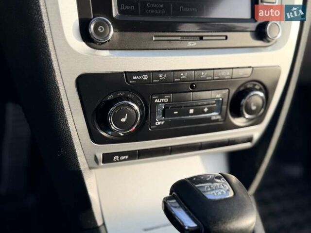 Серый Шкода Октавия Скаут, объемом двигателя 2 л и пробегом 191 тыс. км за 13600 $, фото 50 на Automoto.ua