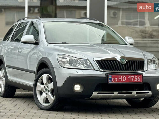 Серый Шкода Октавия Скаут, объемом двигателя 2 л и пробегом 175 тыс. км за 12999 $, фото 1 на Automoto.ua