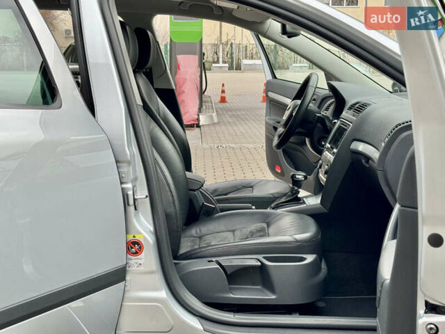 Серый Шкода Октавия Скаут, объемом двигателя 2 л и пробегом 175 тыс. км за 12999 $, фото 45 на Automoto.ua