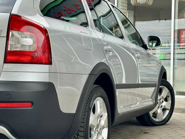 Серый Шкода Октавия Скаут, объемом двигателя 2 л и пробегом 175 тыс. км за 12999 $, фото 18 на Automoto.ua