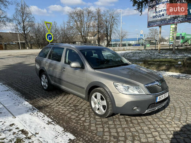 Сірий Шкода Octavia Scout, об'ємом двигуна 2 л та пробігом 246 тис. км за 10950 $, фото 9 на Automoto.ua