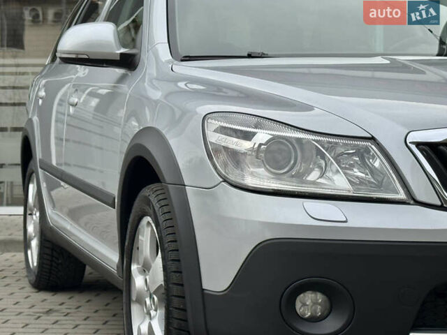 Серый Шкода Октавия Скаут, объемом двигателя 2 л и пробегом 175 тыс. км за 12999 $, фото 11 на Automoto.ua