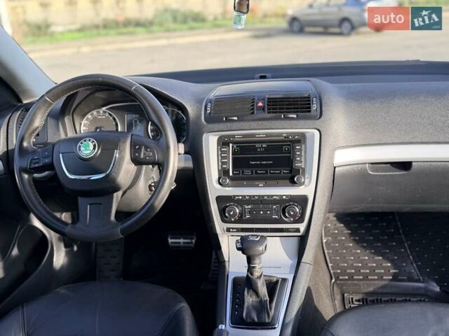 Серый Шкода Октавия Скаут, объемом двигателя 2 л и пробегом 191 тыс. км за 13600 $, фото 33 на Automoto.ua
