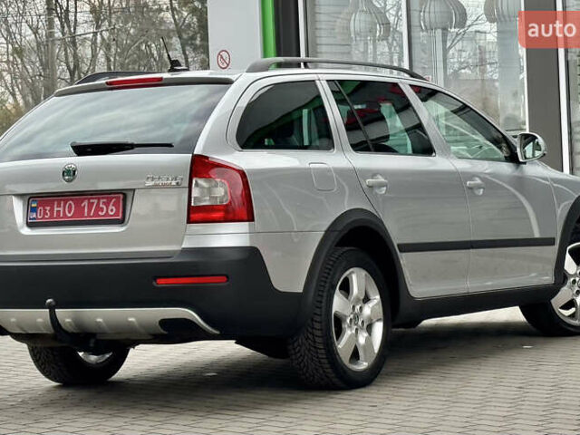 Серый Шкода Октавия Скаут, объемом двигателя 2 л и пробегом 175 тыс. км за 12999 $, фото 3 на Automoto.ua