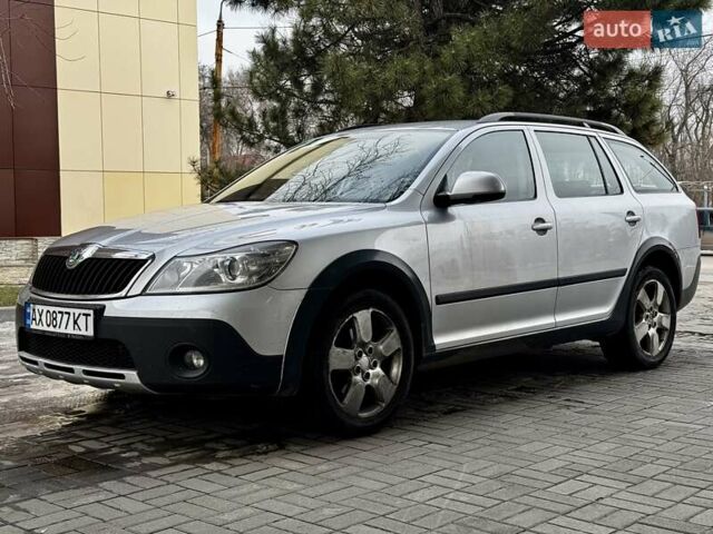 Серый Шкода Октавия Скаут, объемом двигателя 1.8 л и пробегом 270 тыс. км за 10500 $, фото 2 на Automoto.ua