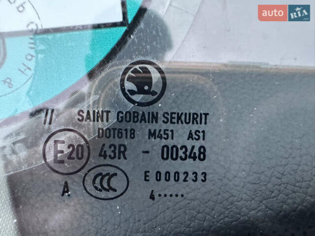 Серый Шкода Октавия Скаут, объемом двигателя 2 л и пробегом 220 тыс. км за 15700 $, фото 37 на Automoto.ua