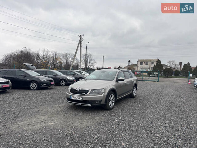 Серый Шкода Октавия Скаут, объемом двигателя 2 л и пробегом 220 тыс. км за 15700 $, фото 4 на Automoto.ua