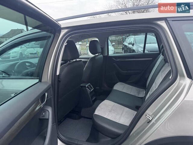 Серый Шкода Октавия Скаут, объемом двигателя 2 л и пробегом 220 тыс. км за 15700 $, фото 26 на Automoto.ua