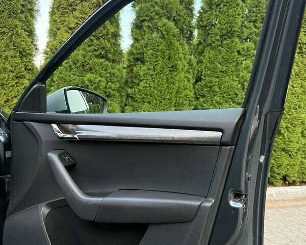 Сірий Шкода Octavia Scout, об'ємом двигуна 2 л та пробігом 216 тис. км за 15499 $, фото 45 на Automoto.ua