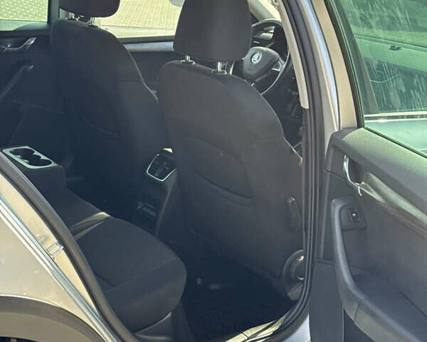 Сірий Шкода Octavia Scout, об'ємом двигуна 2 л та пробігом 290 тис. км за 15999 $, фото 23 на Automoto.ua