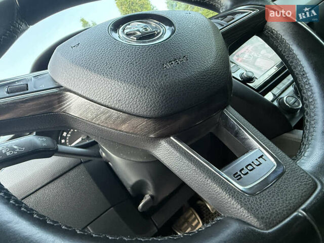 Сірий Шкода Octavia Scout, об'ємом двигуна 2 л та пробігом 216 тис. км за 15499 $, фото 35 на Automoto.ua