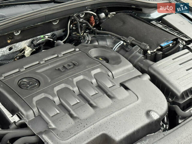 Серый Шкода Октавия Скаут, объемом двигателя 2 л и пробегом 251 тыс. км за 15950 $, фото 126 на Automoto.ua