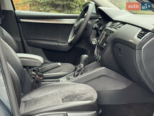 Серый Шкода Октавия Скаут, объемом двигателя 2 л и пробегом 251 тыс. км за 15950 $, фото 86 на Automoto.ua