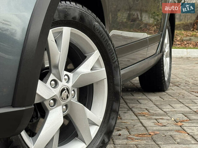 Серый Шкода Октавия Скаут, объемом двигателя 2 л и пробегом 251 тыс. км за 15950 $, фото 11 на Automoto.ua