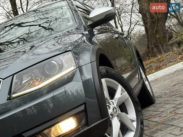 Серый Шкода Октавия Скаут, объемом двигателя 2 л и пробегом 251 тыс. км за 15950 $, фото 10 на Automoto.ua