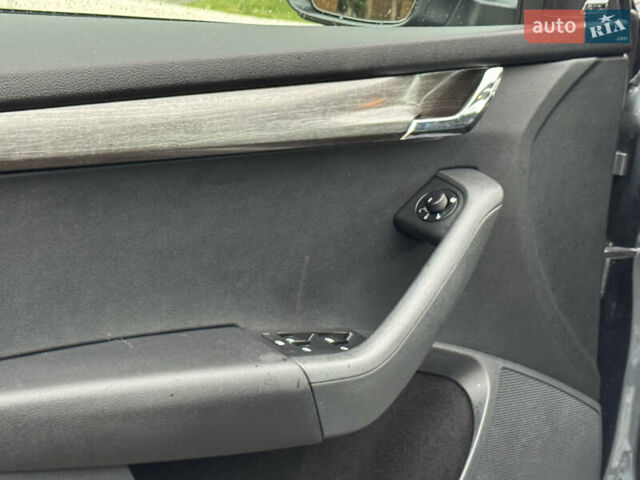 Серый Шкода Октавия Скаут, объемом двигателя 2 л и пробегом 251 тыс. км за 15950 $, фото 68 на Automoto.ua
