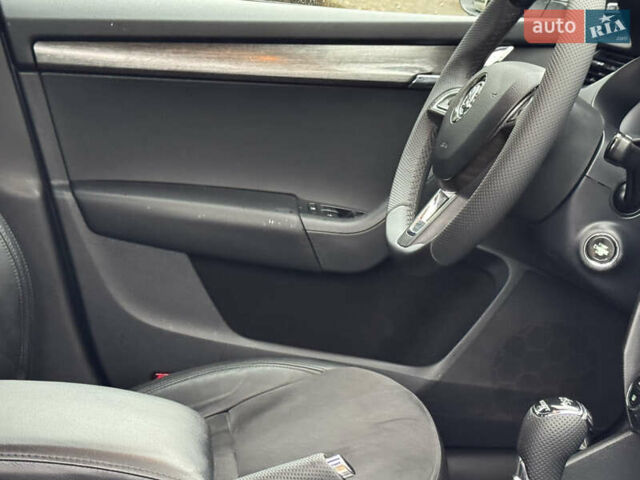 Серый Шкода Октавия Скаут, объемом двигателя 2 л и пробегом 251 тыс. км за 15950 $, фото 93 на Automoto.ua
