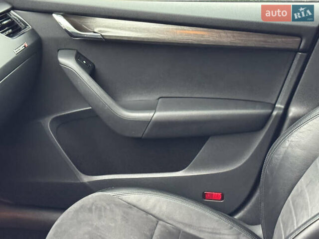 Серый Шкода Октавия Скаут, объемом двигателя 2 л и пробегом 251 тыс. км за 15950 $, фото 80 на Automoto.ua