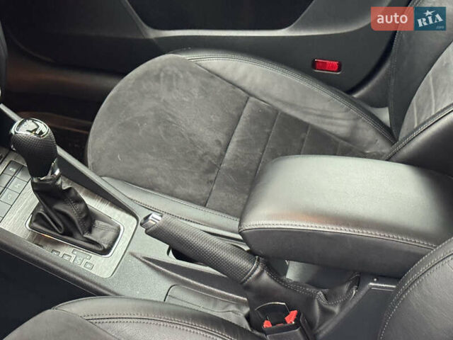 Серый Шкода Октавия Скаут, объемом двигателя 2 л и пробегом 251 тыс. км за 15950 $, фото 81 на Automoto.ua