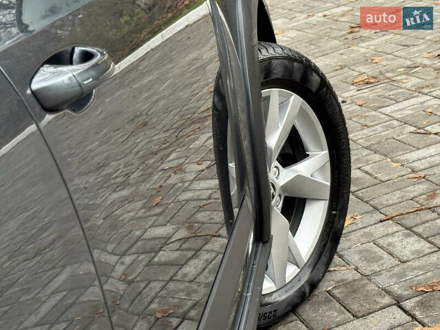 Серый Шкода Октавия Скаут, объемом двигателя 2 л и пробегом 251 тыс. км за 15950 $, фото 47 на Automoto.ua