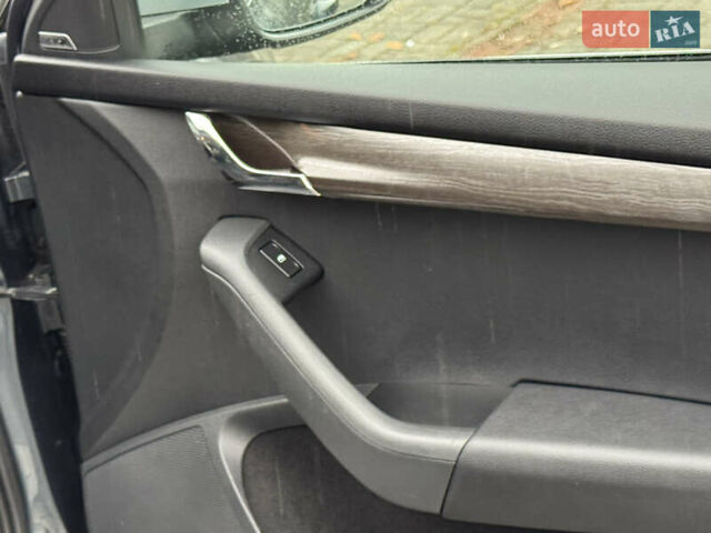Серый Шкода Октавия Скаут, объемом двигателя 2 л и пробегом 251 тыс. км за 15950 $, фото 83 на Automoto.ua