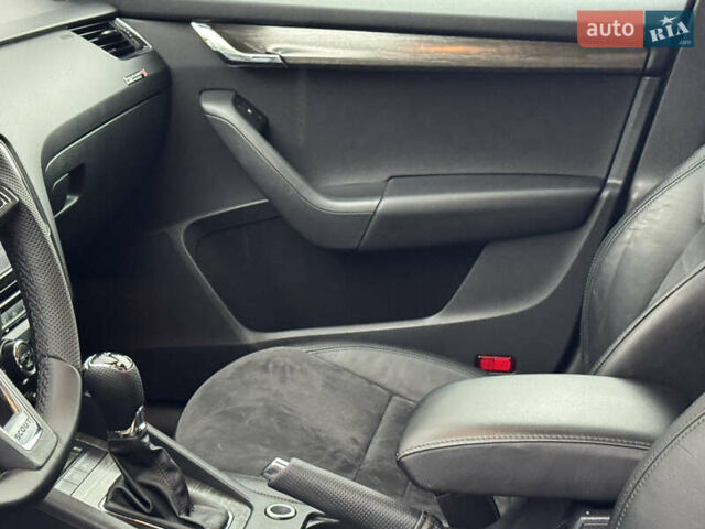 Серый Шкода Октавия Скаут, объемом двигателя 2 л и пробегом 251 тыс. км за 15950 $, фото 74 на Automoto.ua