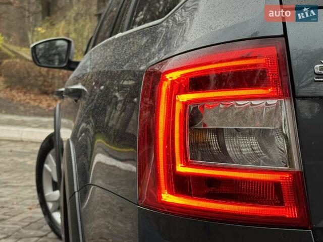 Серый Шкода Октавия Скаут, объемом двигателя 2 л и пробегом 251 тыс. км за 15950 $, фото 62 на Automoto.ua