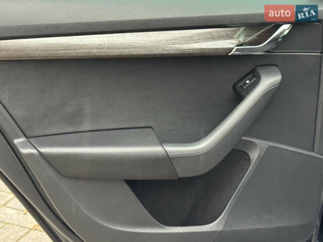 Серый Шкода Октавия Скаут, объемом двигателя 2 л и пробегом 251 тыс. км за 15950 $, фото 97 на Automoto.ua