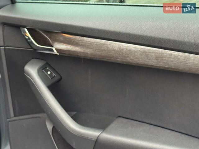 Серый Шкода Октавия Скаут, объемом двигателя 2 л и пробегом 251 тыс. км за 15950 $, фото 107 на Automoto.ua