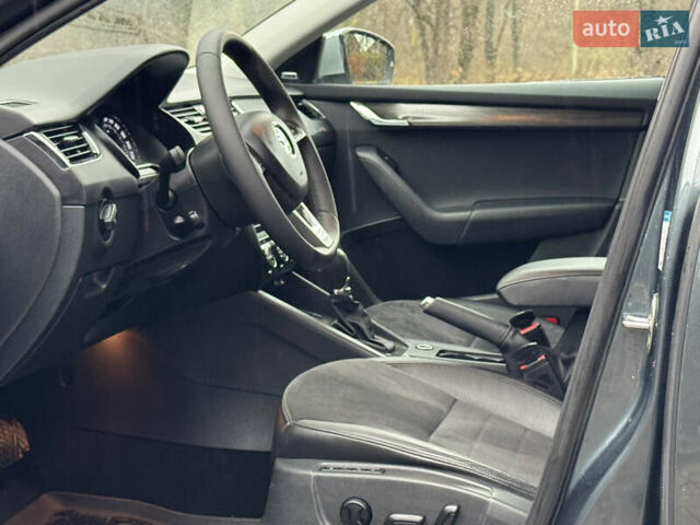 Серый Шкода Октавия Скаут, объемом двигателя 2 л и пробегом 251 тыс. км за 15950 $, фото 71 на Automoto.ua
