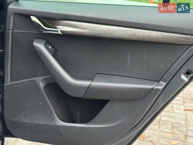 Серый Шкода Октавия Скаут, объемом двигателя 2 л и пробегом 251 тыс. км за 15950 $, фото 106 на Automoto.ua