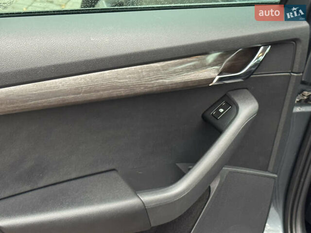 Серый Шкода Октавия Скаут, объемом двигателя 2 л и пробегом 251 тыс. км за 15950 $, фото 98 на Automoto.ua