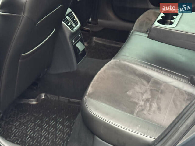 Серый Шкода Октавия Скаут, объемом двигателя 2 л и пробегом 251 тыс. км за 15950 $, фото 100 на Automoto.ua