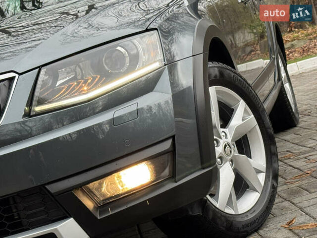 Серый Шкода Октавия Скаут, объемом двигателя 2 л и пробегом 251 тыс. км за 15950 $, фото 9 на Automoto.ua