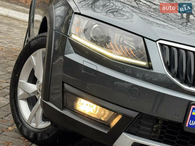 Серый Шкода Октавия Скаут, объемом двигателя 2 л и пробегом 251 тыс. км за 15950 $, фото 21 на Automoto.ua