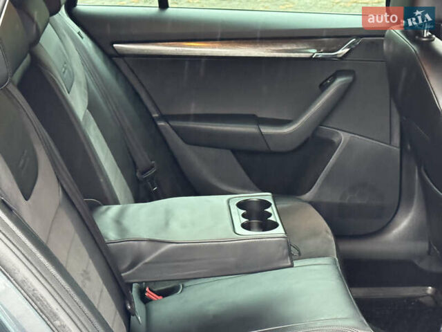 Серый Шкода Октавия Скаут, объемом двигателя 2 л и пробегом 251 тыс. км за 15950 $, фото 110 на Automoto.ua