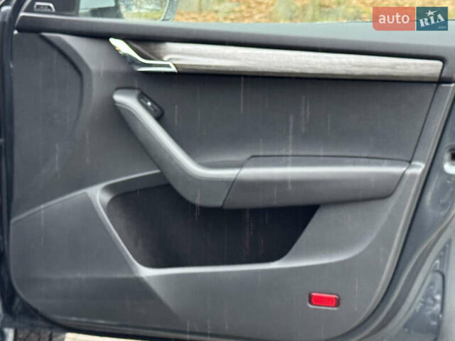 Серый Шкода Октавия Скаут, объемом двигателя 2 л и пробегом 251 тыс. км за 15950 $, фото 82 на Automoto.ua