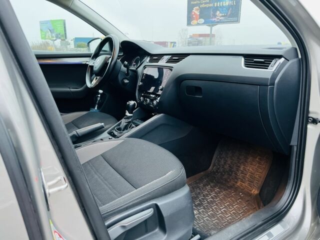 Шкода Октавия Скаут 2017 в Мукачеве на Automoto.ua Серый Шкода Октавия Скаут, объемом двигателя 2 л и пробегом 250 тыс. км за 17600 $, фото 8 на Automoto.ua