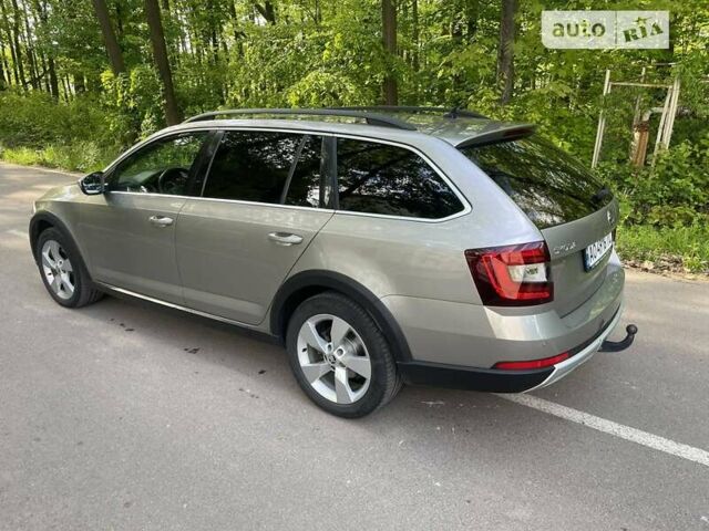 Сірий Шкода Octavia Scout, об'ємом двигуна 2 л та пробігом 260 тис. км за 17499 $, фото 5 на Automoto.ua