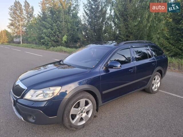 Синий Шкода Октавия Скаут, объемом двигателя 1.8 л и пробегом 236 тыс. км за 8100 $, фото 2 на Automoto.ua