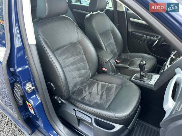 Синий Шкода Октавия Скаут, объемом двигателя 1.8 л и пробегом 155 тыс. км за 9300 $, фото 162 на Automoto.ua