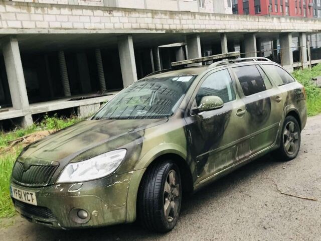 Синий Шкода Октавия Скаут, объемом двигателя 2 л и пробегом 265 тыс. км за 4000 $, фото 1 на Automoto.ua