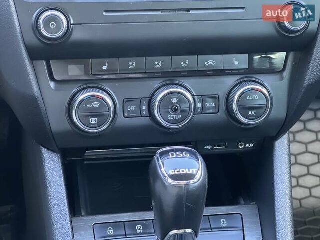 Синий Шкода Октавия Скаут, объемом двигателя 2 л и пробегом 238 тыс. км за 13200 $, фото 35 на Automoto.ua
