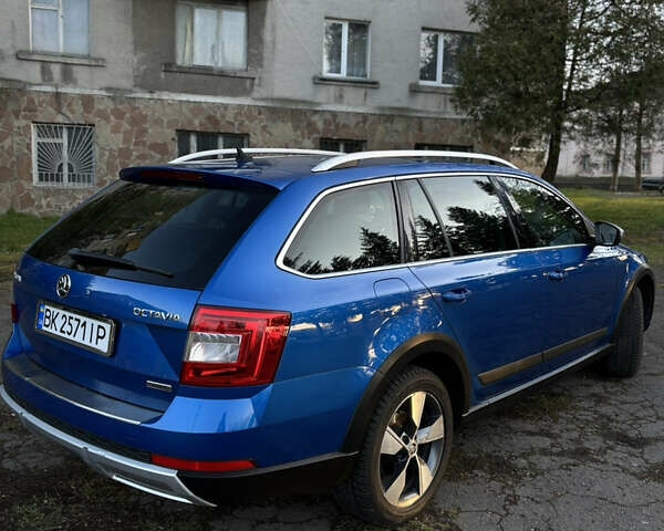 Синий Шкода Октавия Скаут, объемом двигателя 1.97 л и пробегом 289 тыс. км за 13450 $, фото 2 на Automoto.ua