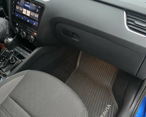 Синий Шкода Октавия Скаут, объемом двигателя 1.97 л и пробегом 227 тыс. км за 18700 $, фото 31 на Automoto.ua