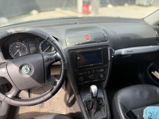 Зеленый Шкода Октавия Скаут, объемом двигателя 2 л и пробегом 382 тыс. км за 4200 $, фото 6 на Automoto.ua