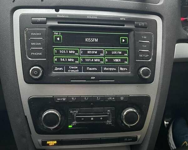 Зеленый Шкода Октавия Скаут, объемом двигателя 2 л и пробегом 260 тыс. км за 3800 $, фото 7 на Automoto.ua